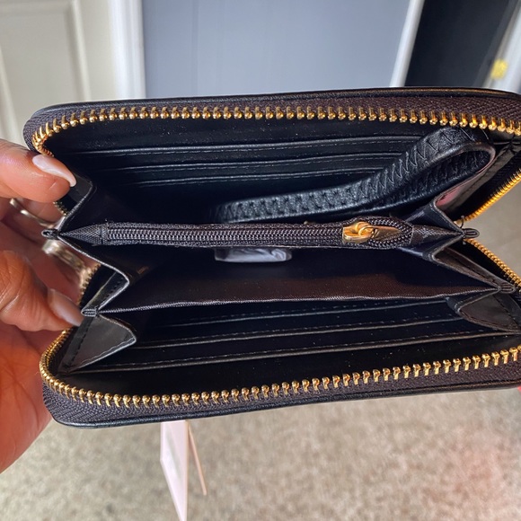 Dani Single Black Wallet w/Wrist Strap - Picture 8 of 10